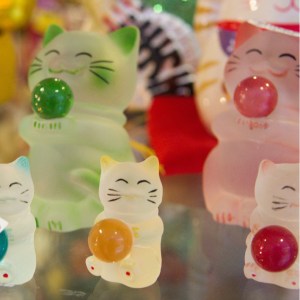 Happy little glass cats with smiling faces, illustrating the positive outcomes of psychotherapy